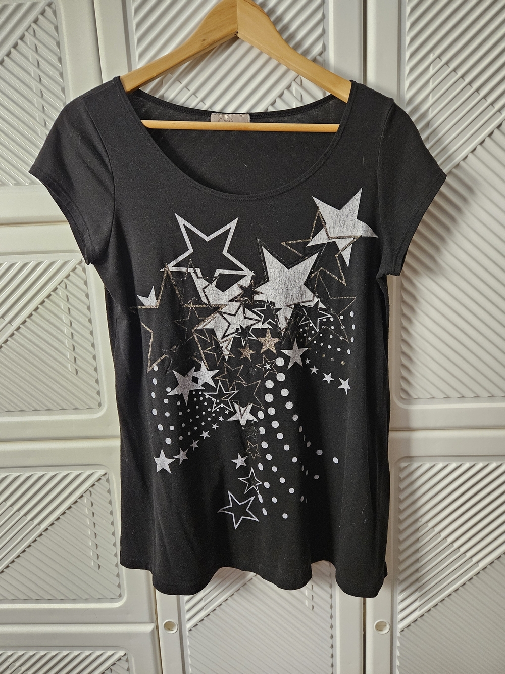 Black Scoop Tee with Silver Starburst Graphic